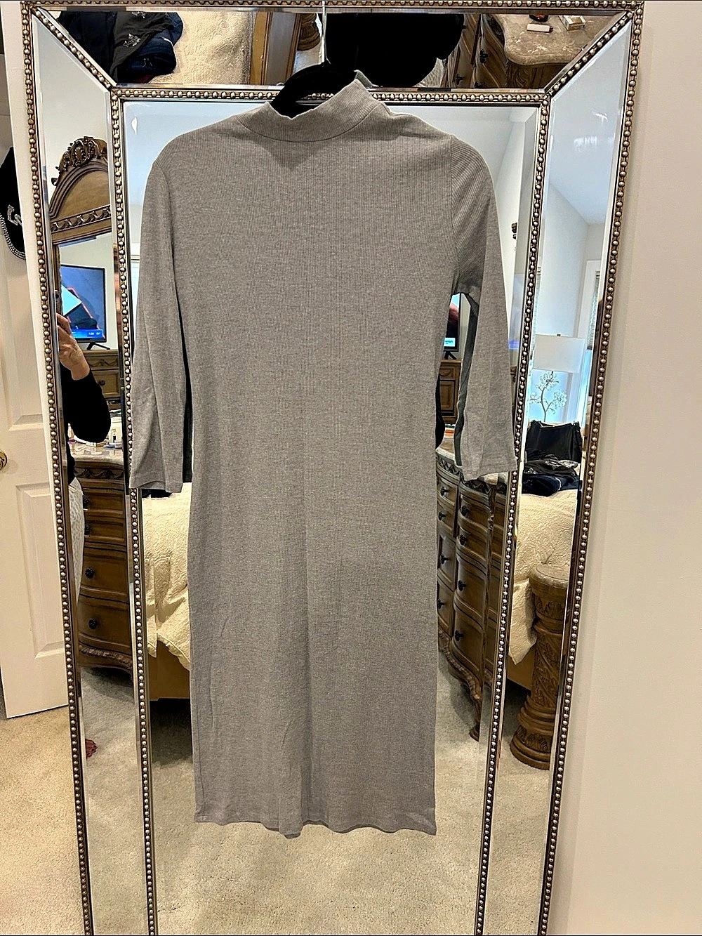 Ribbed title neck Dress in Gray Size Large Like New
